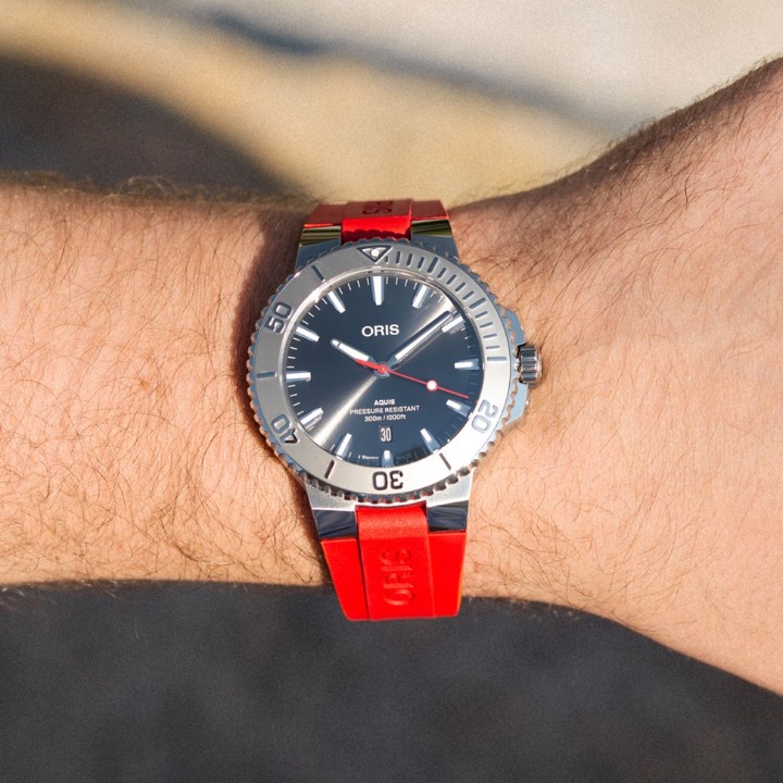 Bild von Oris Aquis Date Relief