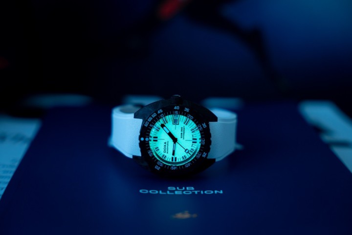 Bild von Doxa SUB 300 Carbon Whitepearl