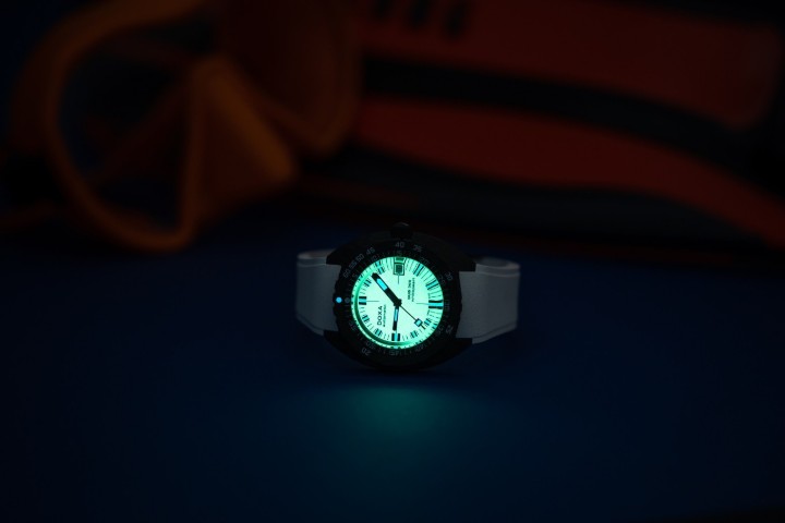 Bild von Doxa SUB 300 Carbon Whitepearl