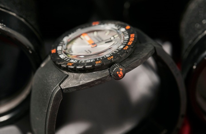 Bild von Doxa SUB 300 Carbon Searambler