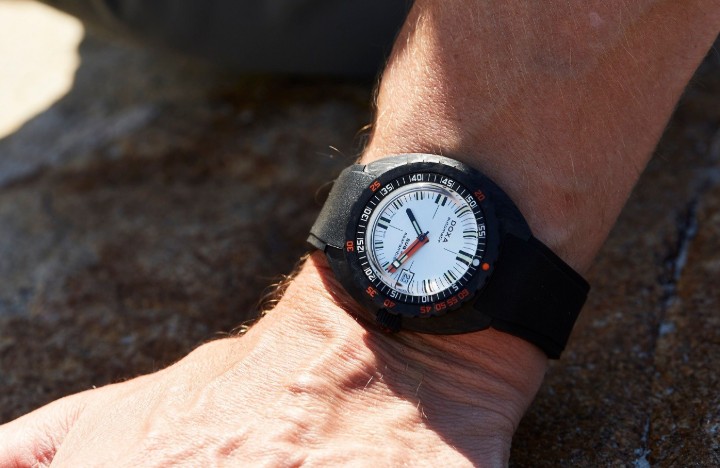 Bild von Doxa SUB 300 Carbon Searambler