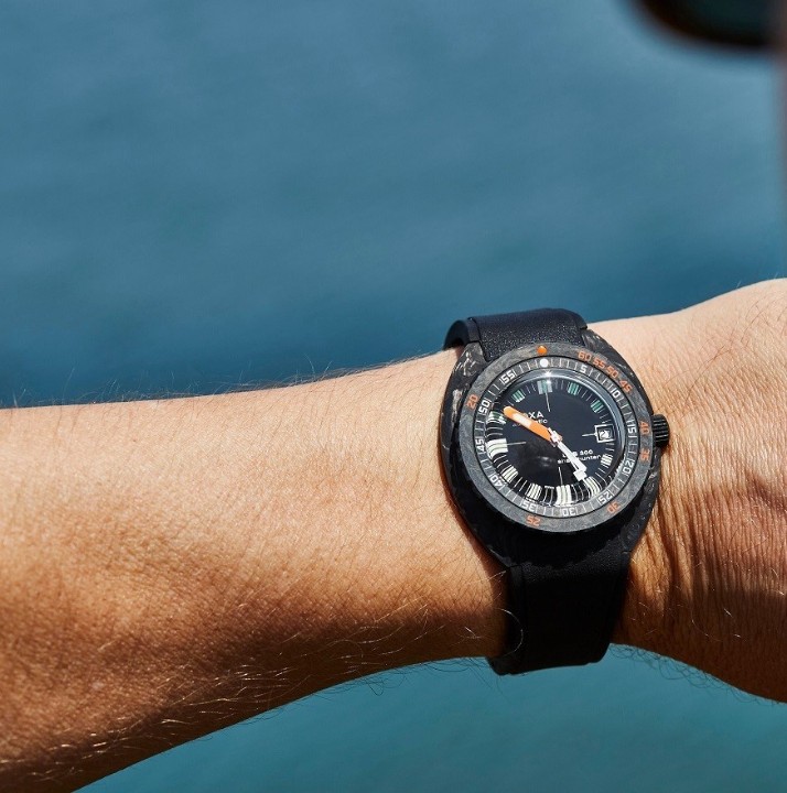 Bild von Doxa SUB 300 Carbon Sharkhunter