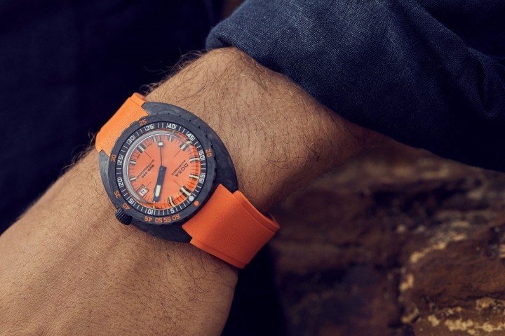 Bild von Doxa SUB 300 Carbon Professional