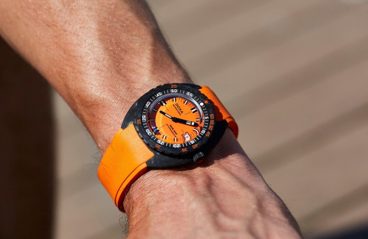 Bild von Doxa SUB 300 Carbon Professional