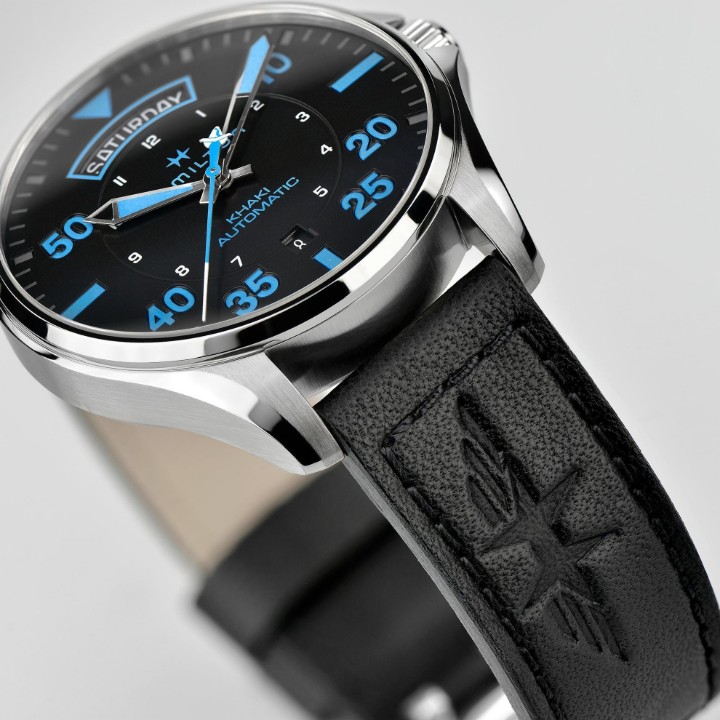 Bild von Hamilton Khaki Aviation Pilot Day Date Air Zermatt