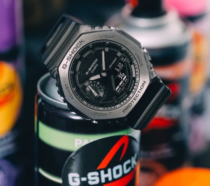 Bild von Casio G-Shock All Black Metal Cover Series