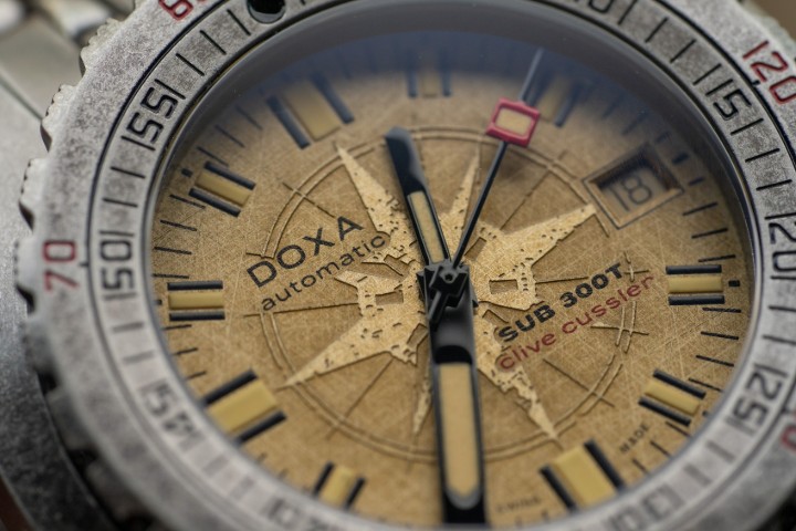 Bild von Doxa SUB 300T Clive Cussler Edition