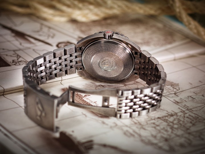 Bild von Doxa SUB 300T Clive Cussler Edition