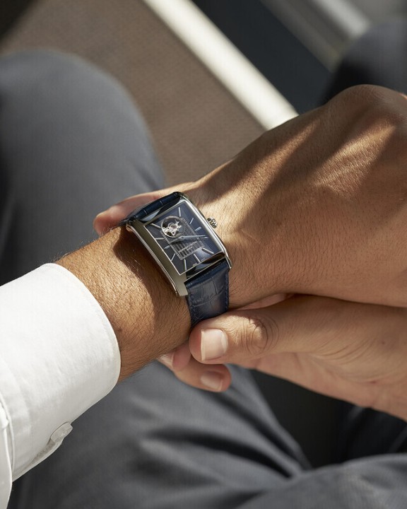 Bild von Frederique Constant Classics Carrée Heart Beat Automatic