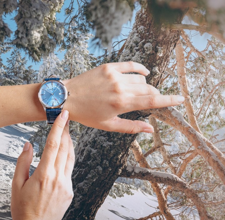 Bild von Perrelet Weekend GMT Ice Blue