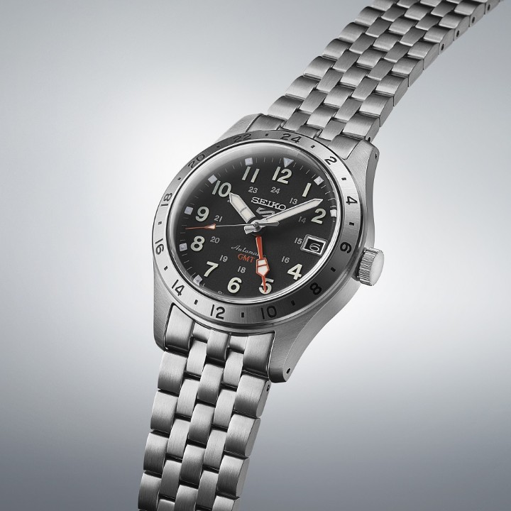 Bild von Seiko 5 Sports Field ‘Deploy’ GMT