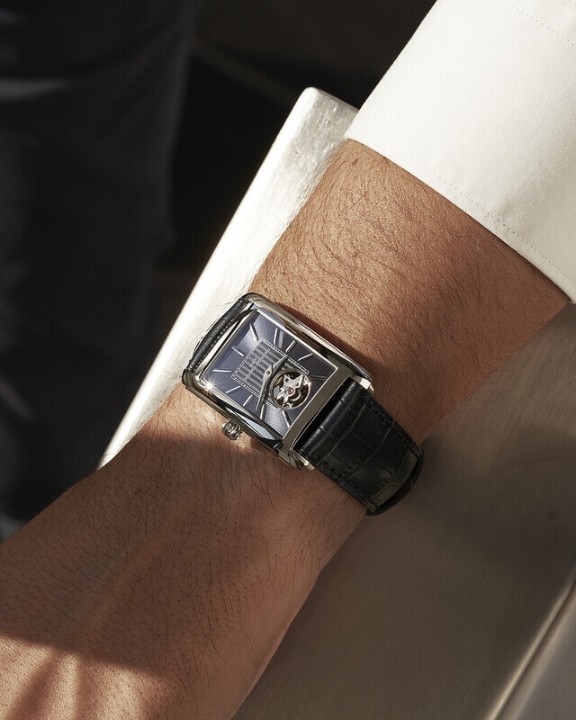 Bild von Frederique Constant Classics Carrée Heart Beat Automatic