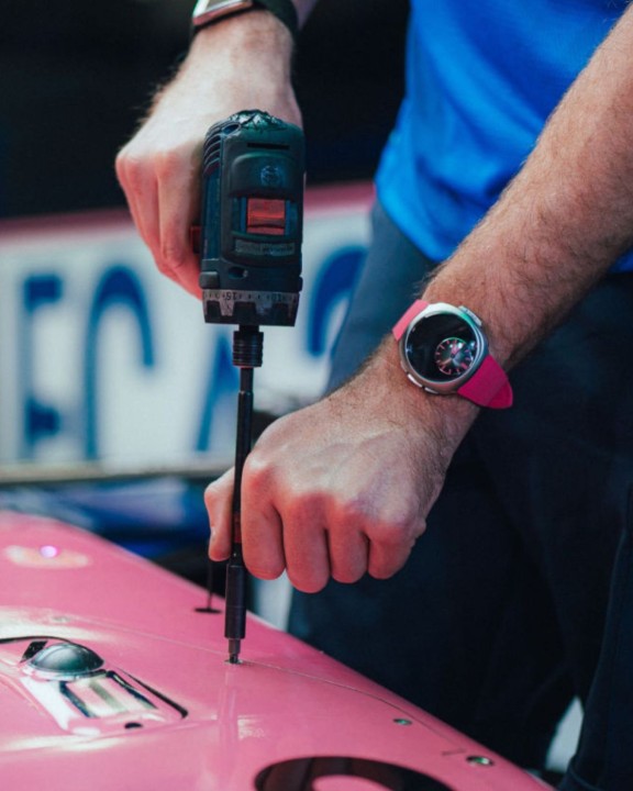 Bild von H. Moser & Cie Streamliner Alpine Drivers and Mechanics Pink Editions