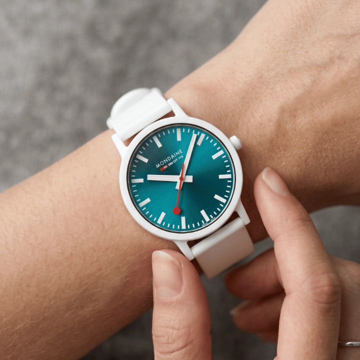 Bild von Mondaine Essence Transformative Teal Limited Edition