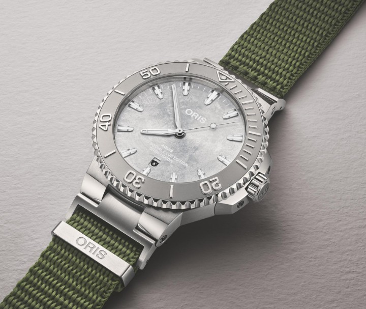 Bild von Oris Aquis Date Oris Social Club Edition II