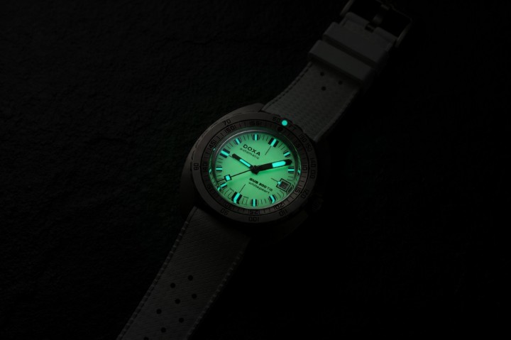 Bild von Doxa SUB 300 Ti5 Whitepearl