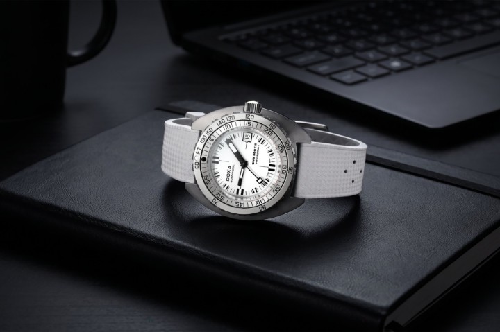 Bild von Doxa SUB 300 Ti5 Whitepearl
