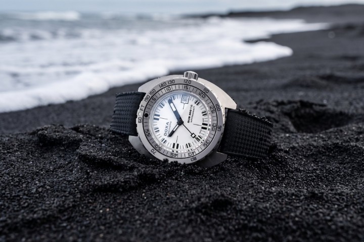 Bild von Doxa SUB 300 Ti5 Whitepearl