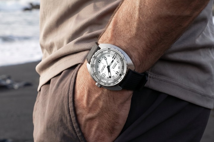 Bild von Doxa SUB 300 Ti5 Whitepearl