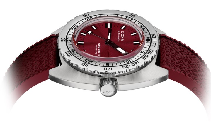 Bild von Doxa SUB 300 Ti5 Redcoral