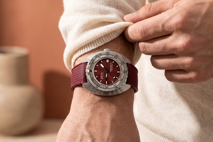 Bild von Doxa SUB 300 Ti5 Redcoral