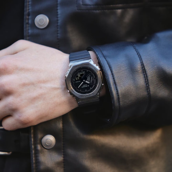 Bild von Casio G-Shock All Black Metal Cover Series