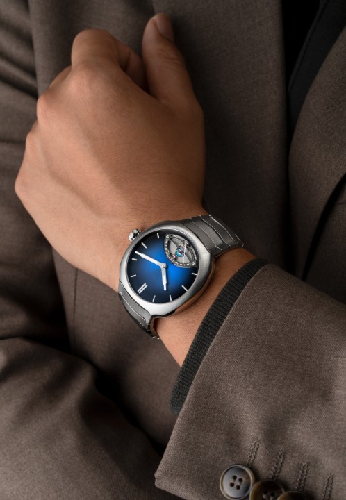 Obrázek H. Moser & Cie Streamliner Retrograde Funky Blue