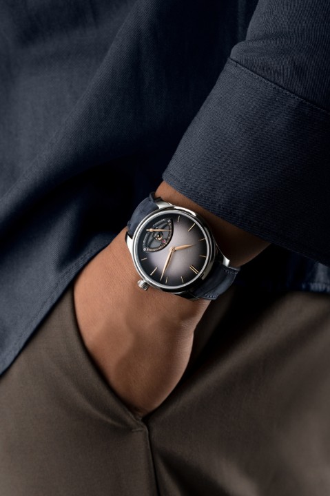Bild von H. Moser & Cie Endeavour Retrograde Grey Fumé