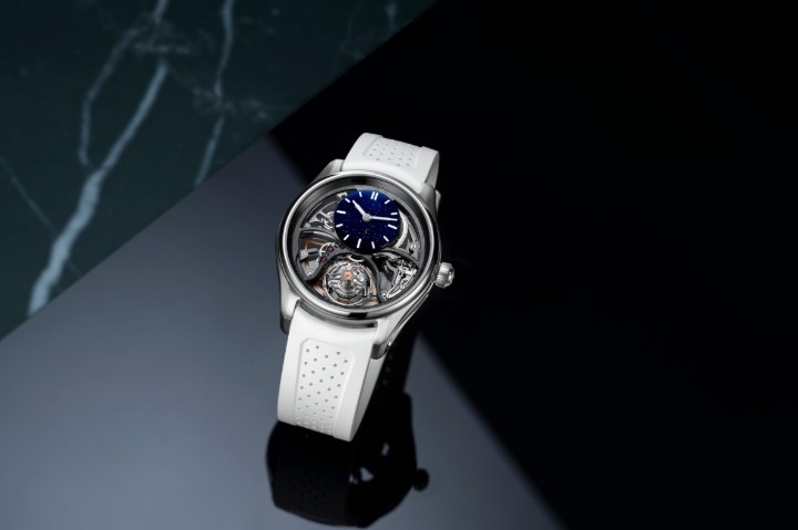 Bild von H. Moser & Cie Pioneer Cylindrical Tourbillon Skeleton Aventurine Saquon Barkley Edition