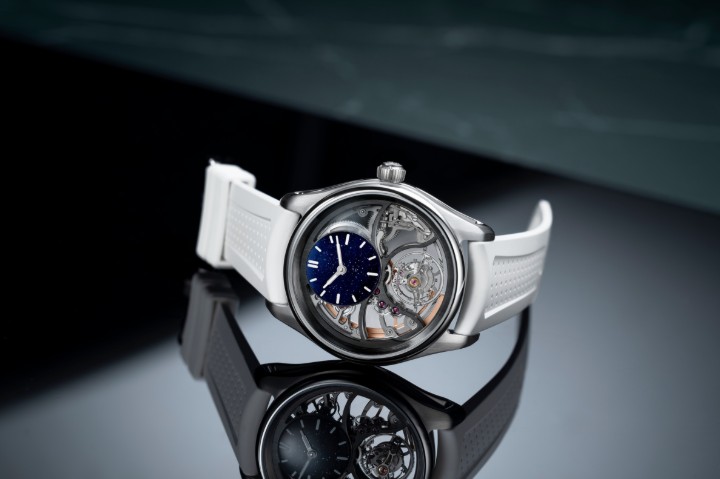 Bild von H. Moser & Cie Pioneer Cylindrical Tourbillon Skeleton Aventurine Saquon Barkley Edition