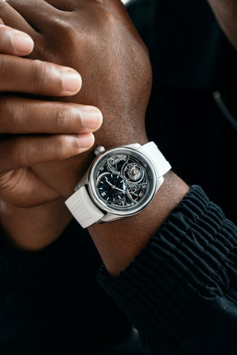 Bild von H. Moser & Cie Pioneer Cylindrical Tourbillon Skeleton Aventurine Saquon Barkley Edition